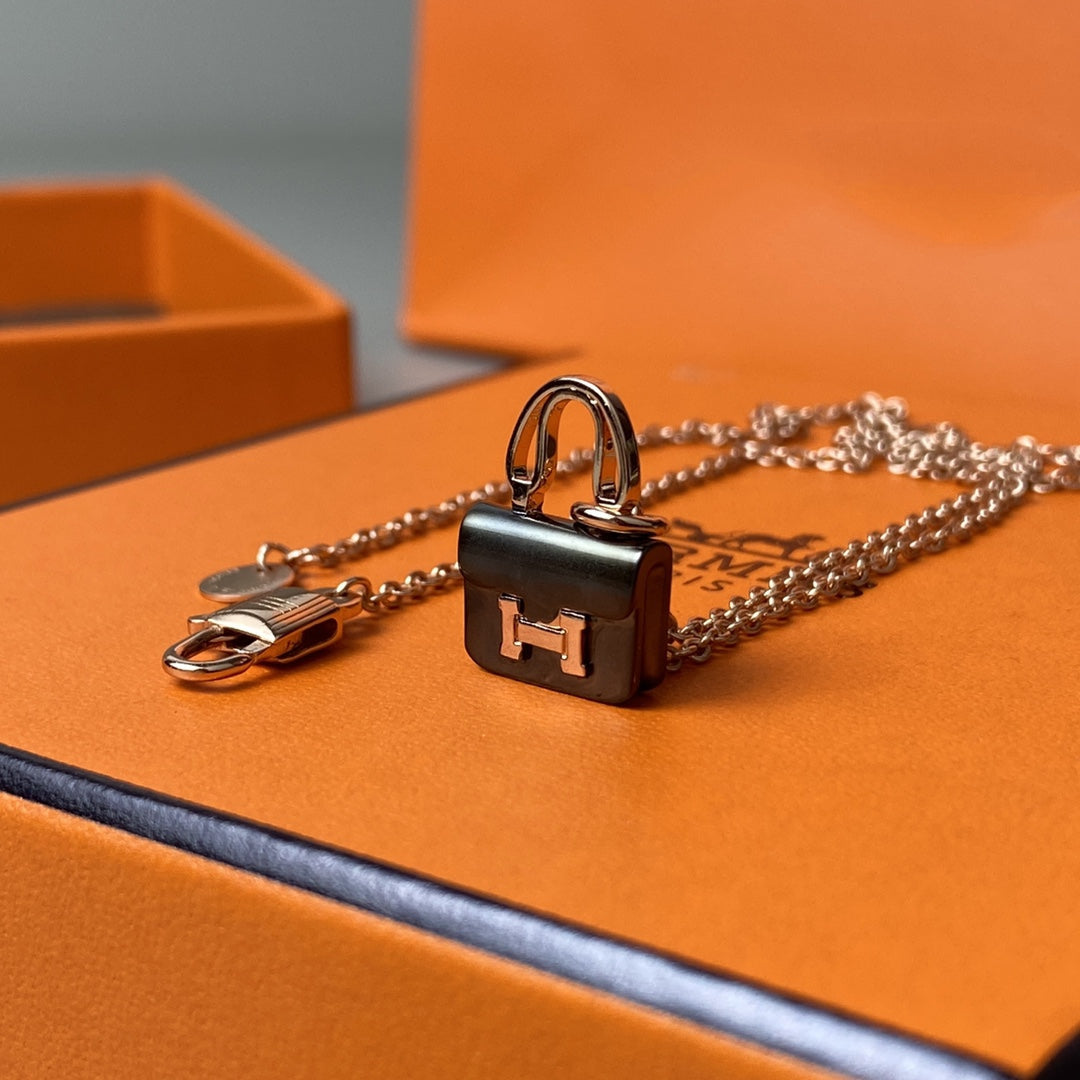 Aura CONSTANCE BLACK ANHÄNGER ROSÉGOLD KETTE
