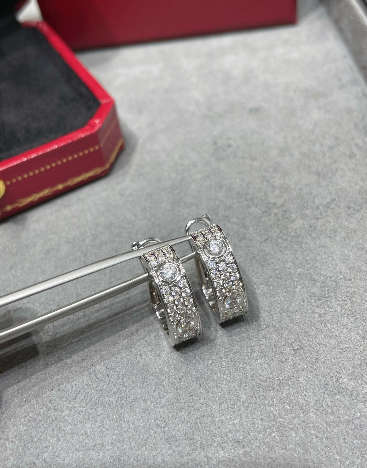 Aura LOVE 5,5MM DIAMANT BESETZTE OHRRINGE