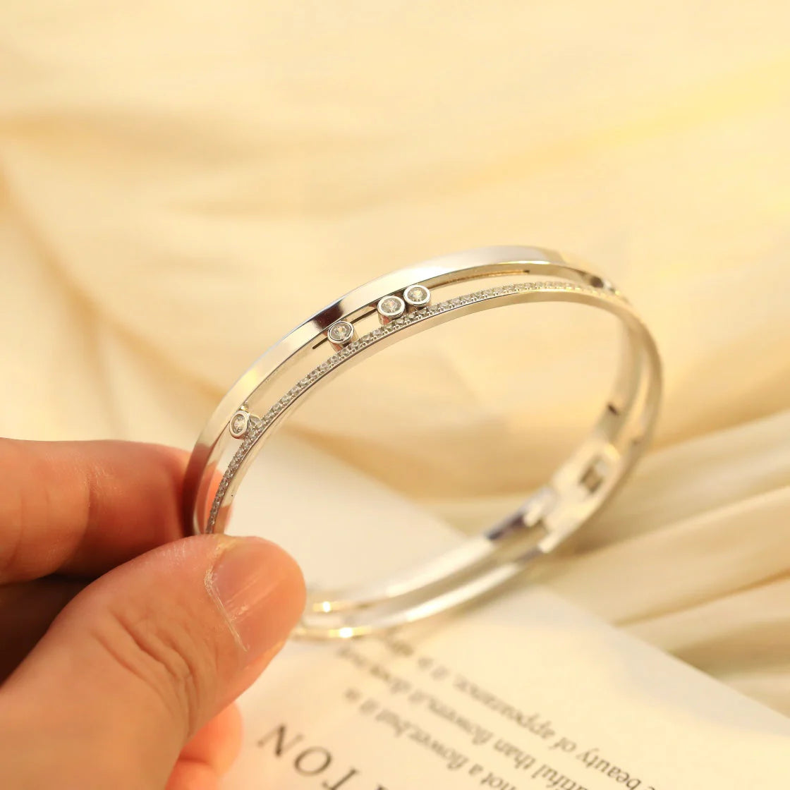 [Aura ]Move Romane Diamond Bangle Bracelet