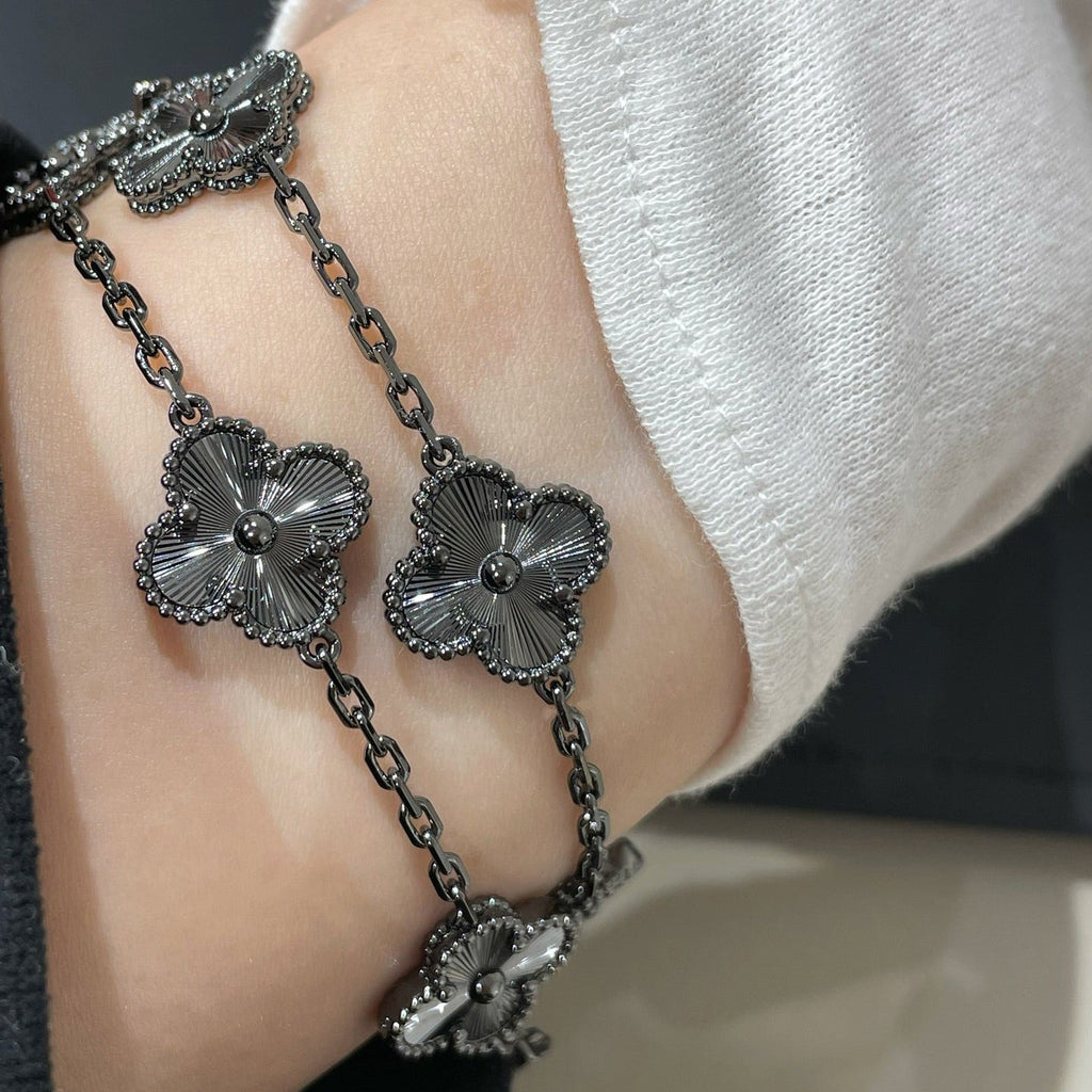 [Aura ]Neues CLOVER 5 MOTIV SCHWARZES ARMBAND