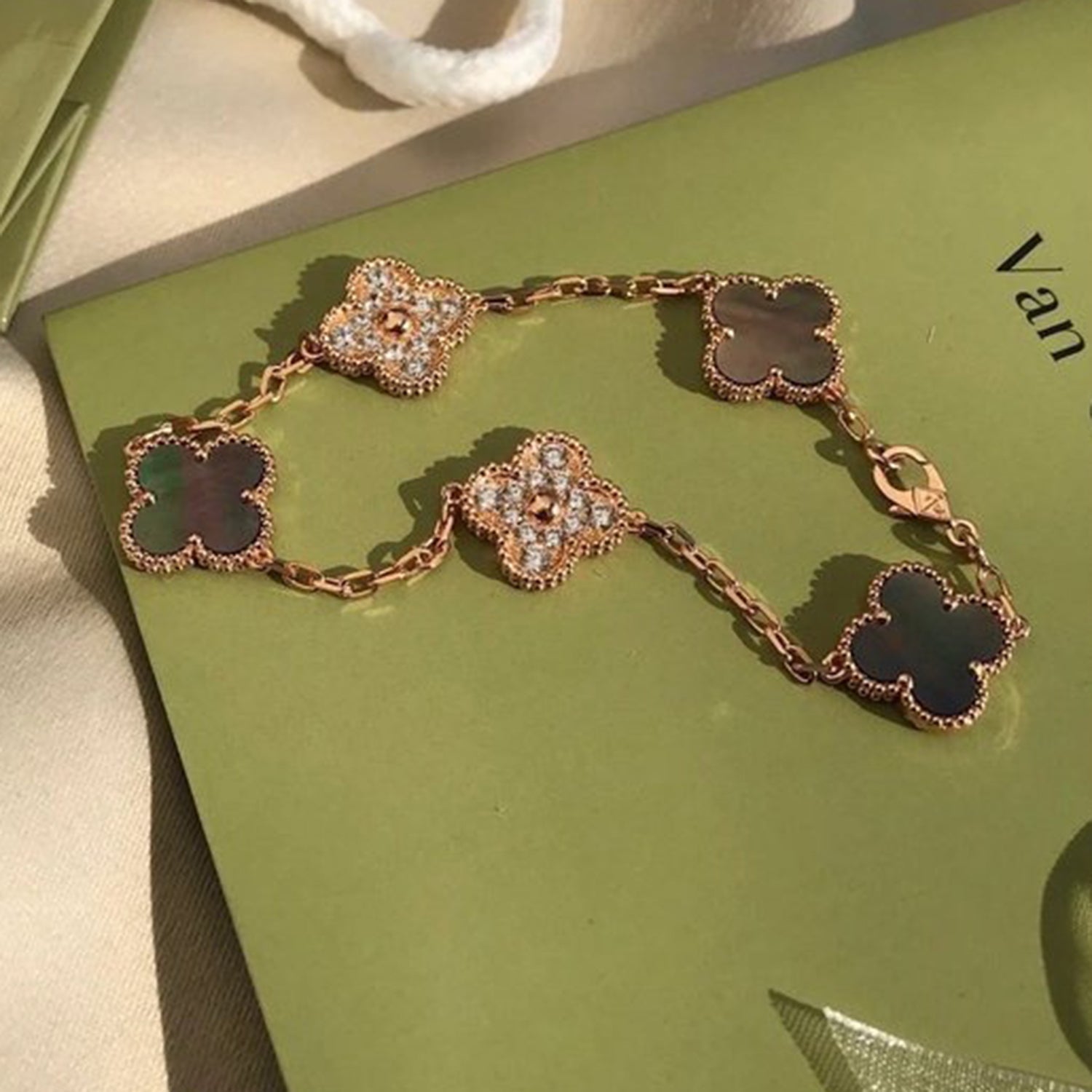 [Aura ]New CLOVER 5 MOTIF GRAY MOP BRACELET COLLECTION