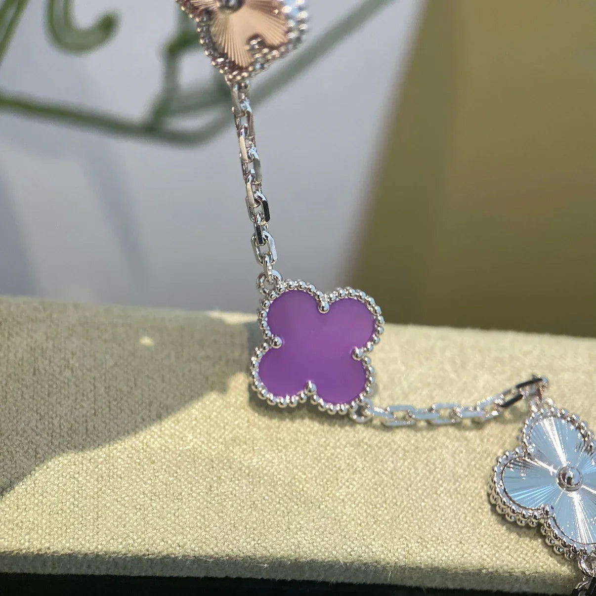 [Aura ]New  CLOVER 5 MOTIF VIOLET BRACELET COLLECTION