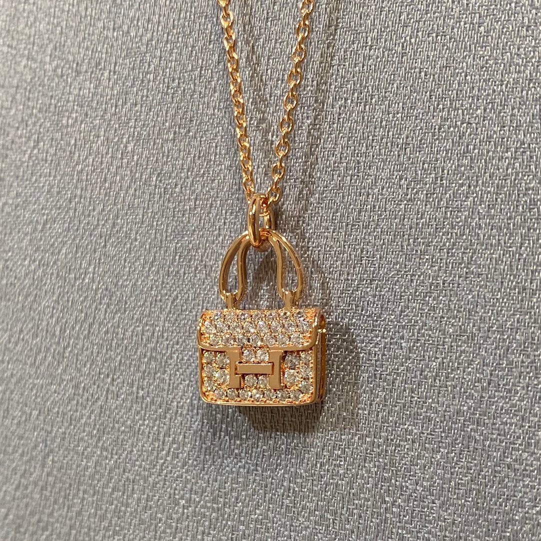 Aura CONSTANCE PEDANT DIAMOND NECKLACE