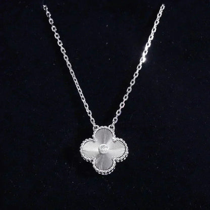 [⭐Aura ]CLOVER  15MM DIAMOND LASER NECKLACE SILVER