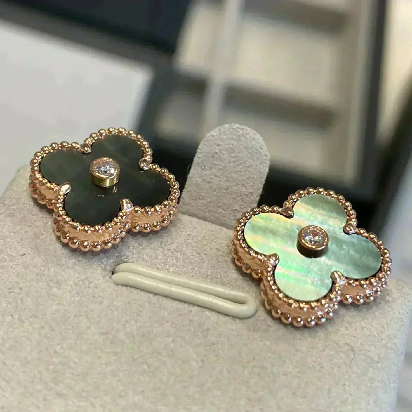 Aura CLOVER MEDIUM 1 MOTIFS GRAY MOP  DIAMOND EARRINGS