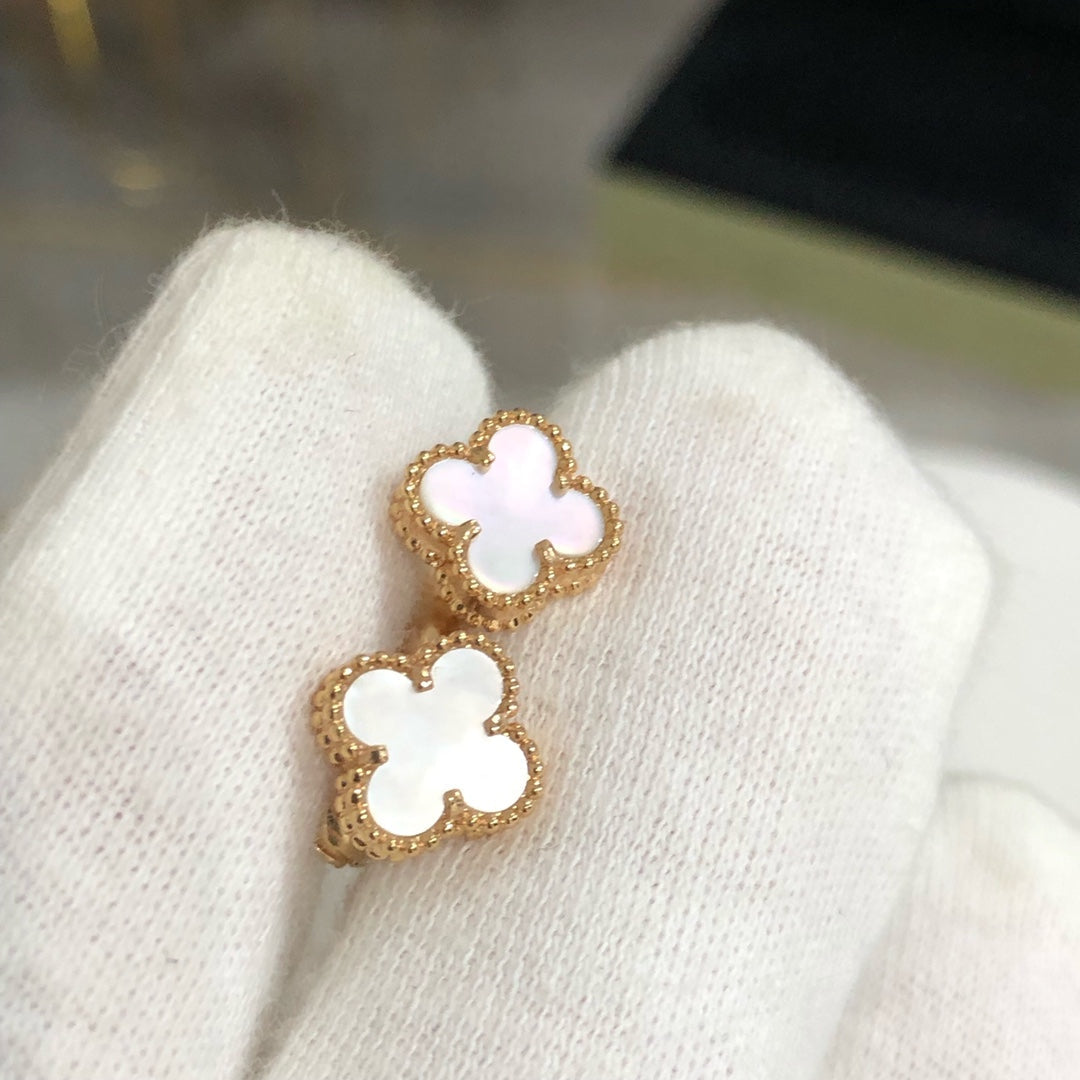 Aura CLOVER MINI GOLD EARRINGS