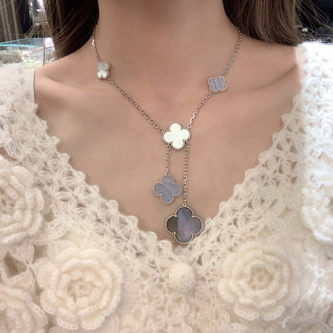 Aura CLOVER MOP CHALCEDONY NECKLACE SILVER 6 MOTIF