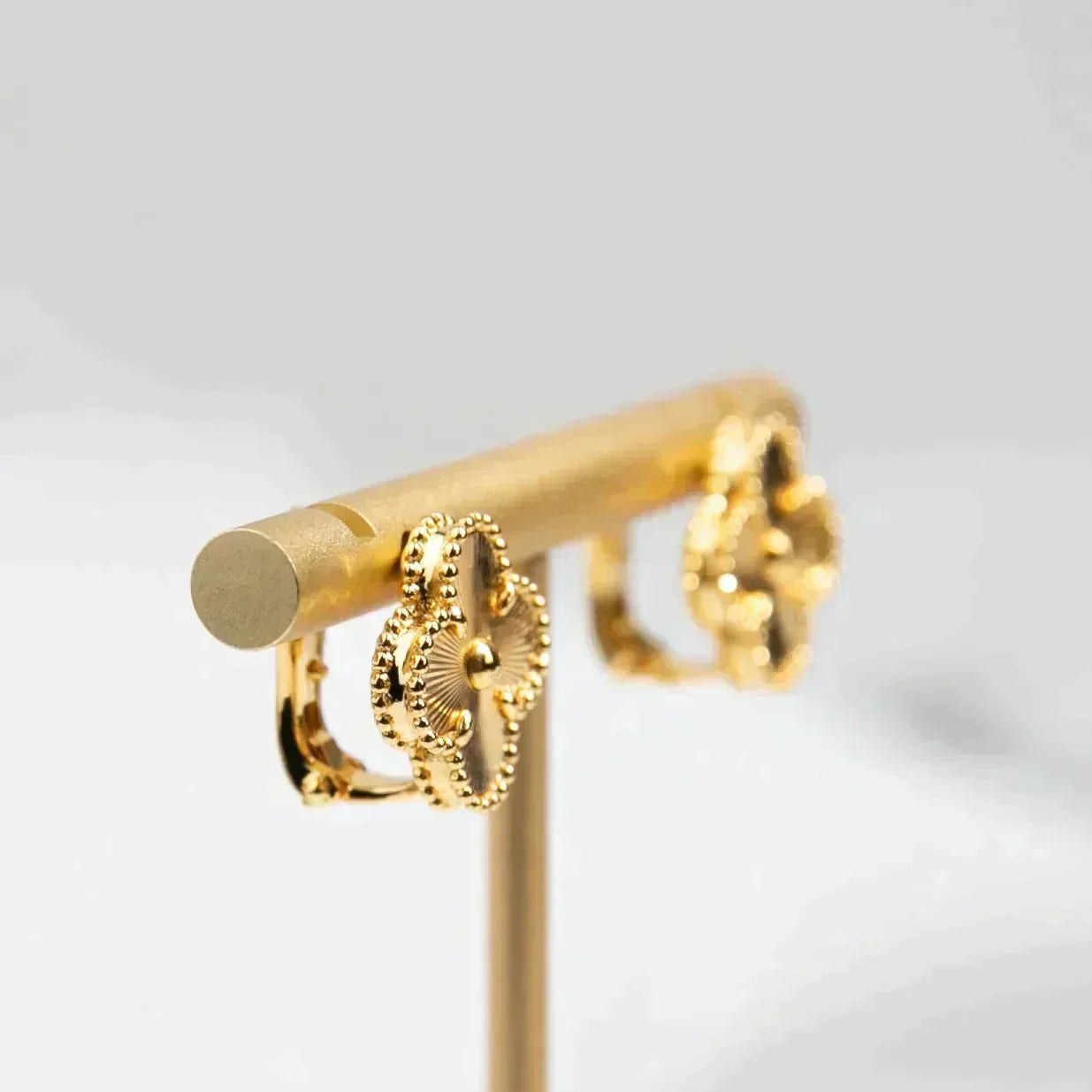 Aura CLOVER MEDIUM 1 MOTIFS LASER EARRINGS