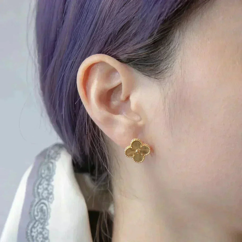 Aura CLOVER MEDIUM 1 MOTIFS LASER EARRINGS