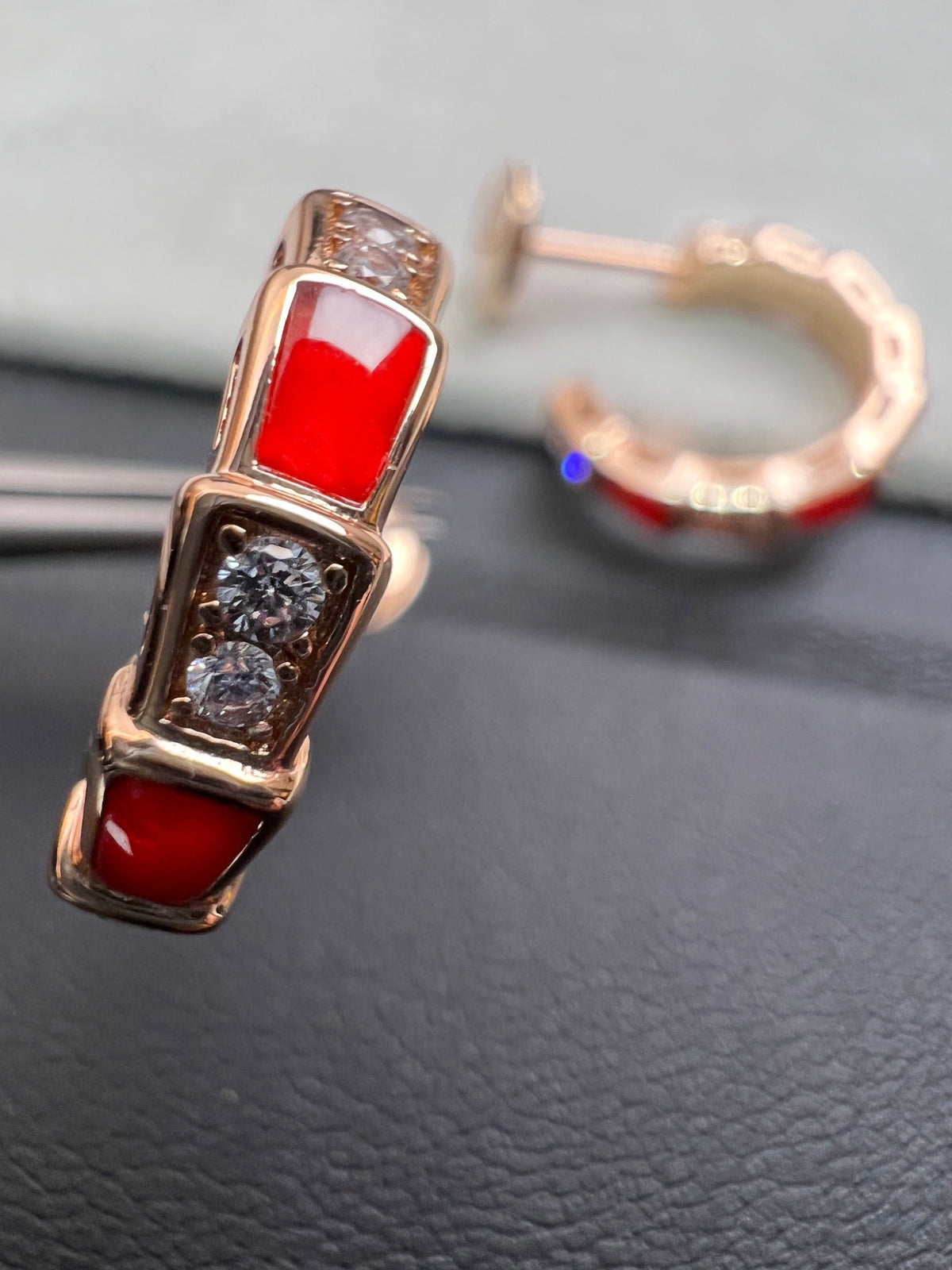 [⭐Veya]SERPENTI KARNELIAN OHRRINGE AUS ROSÉGOLD