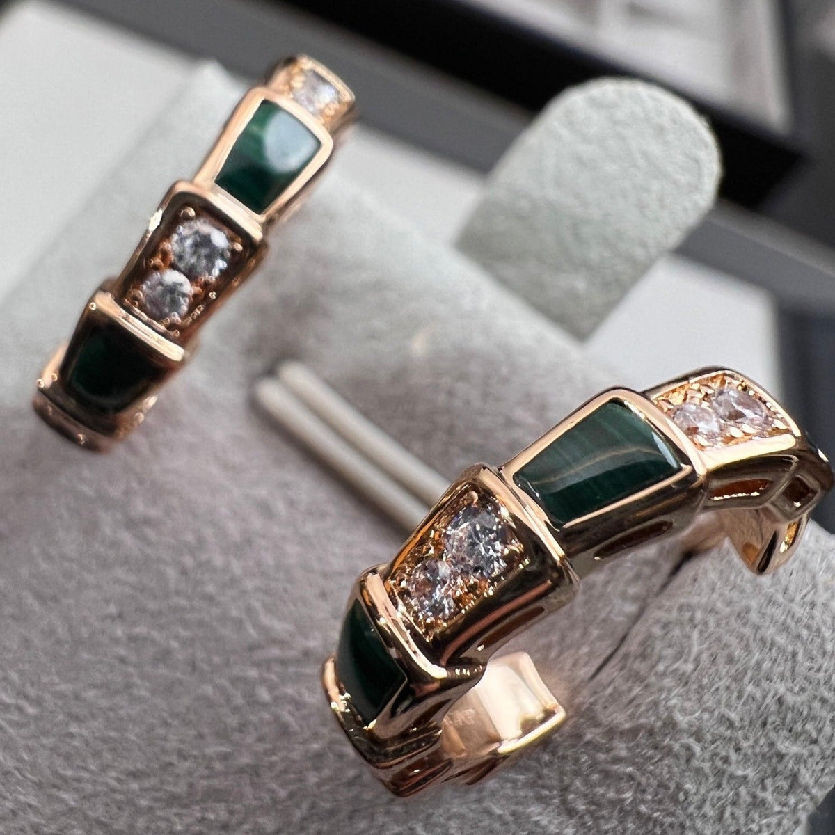 [⭐Veya]SERPENTI OHRRINGE AUS ROSÉGOLD MIT MALACHIT