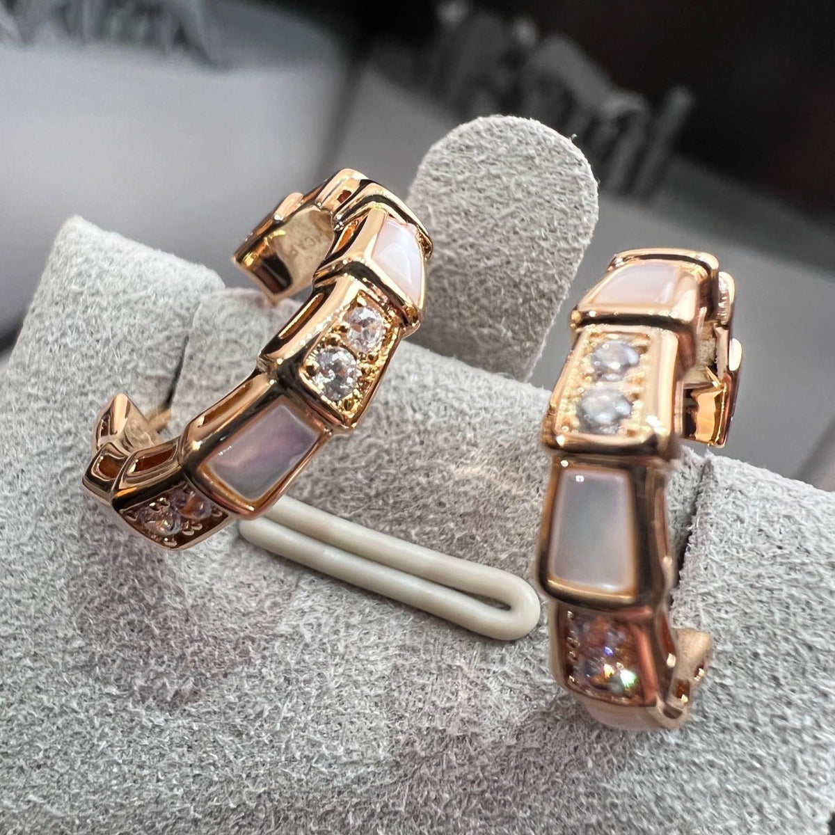 [⭐Veya]SERPENTI OHRRINGE AUS ROSÉGOLD MIT PERLMUTT