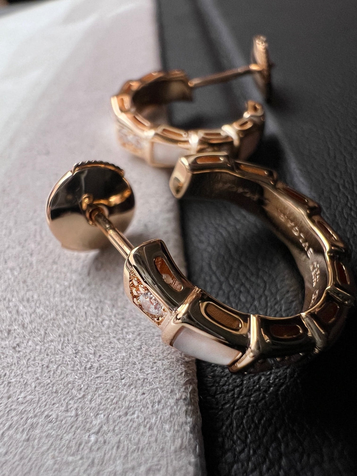 [⭐Veya]SERPENTI OHRRINGE AUS ROSÉGOLD MIT PERLMUTT