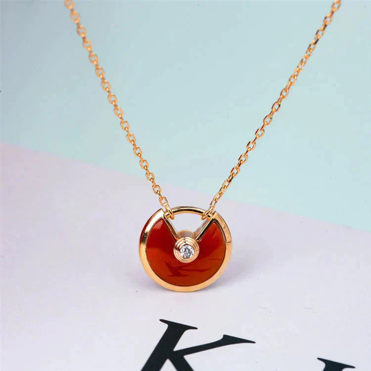 Aura AMULETTE GOLD CARNELIAN ONYX NECKLACE