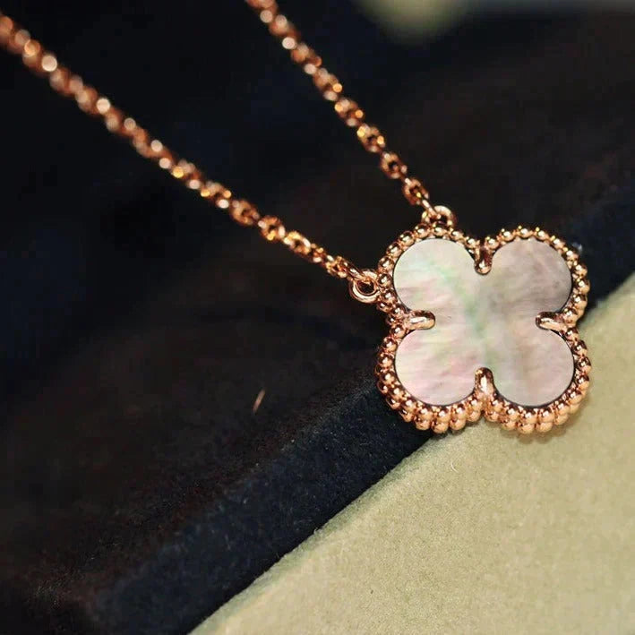 Aura CLOVER 15MM GRAUE PERLMUTT-HALSKETTE