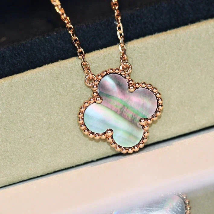 Aura CLOVER 15MM GRAUE PERLMUTT-HALSKETTE