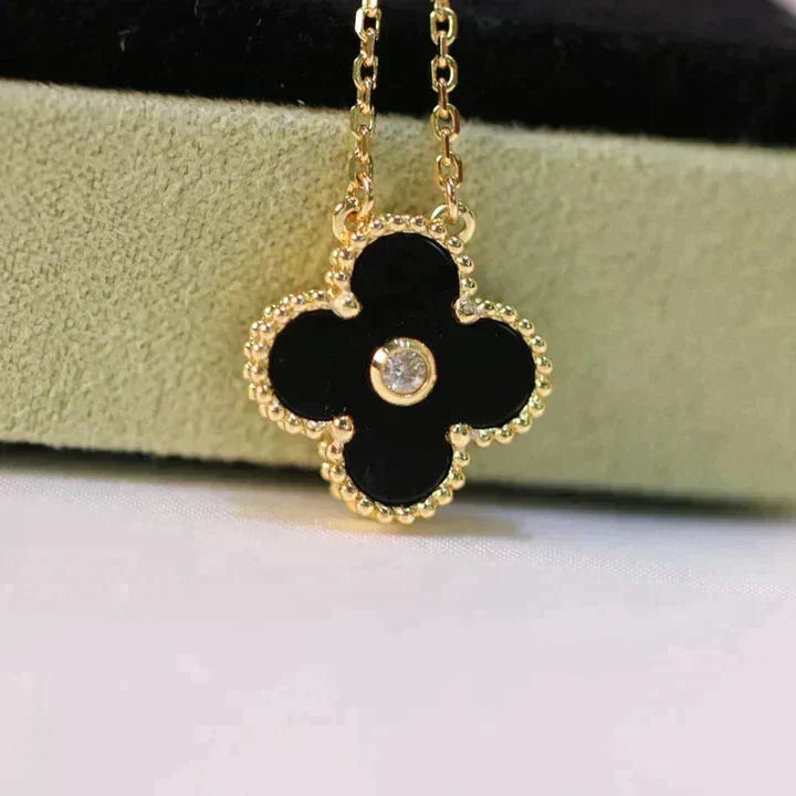 Aura CLOVER 15MM DIAMANT ONYX HALSKETTE