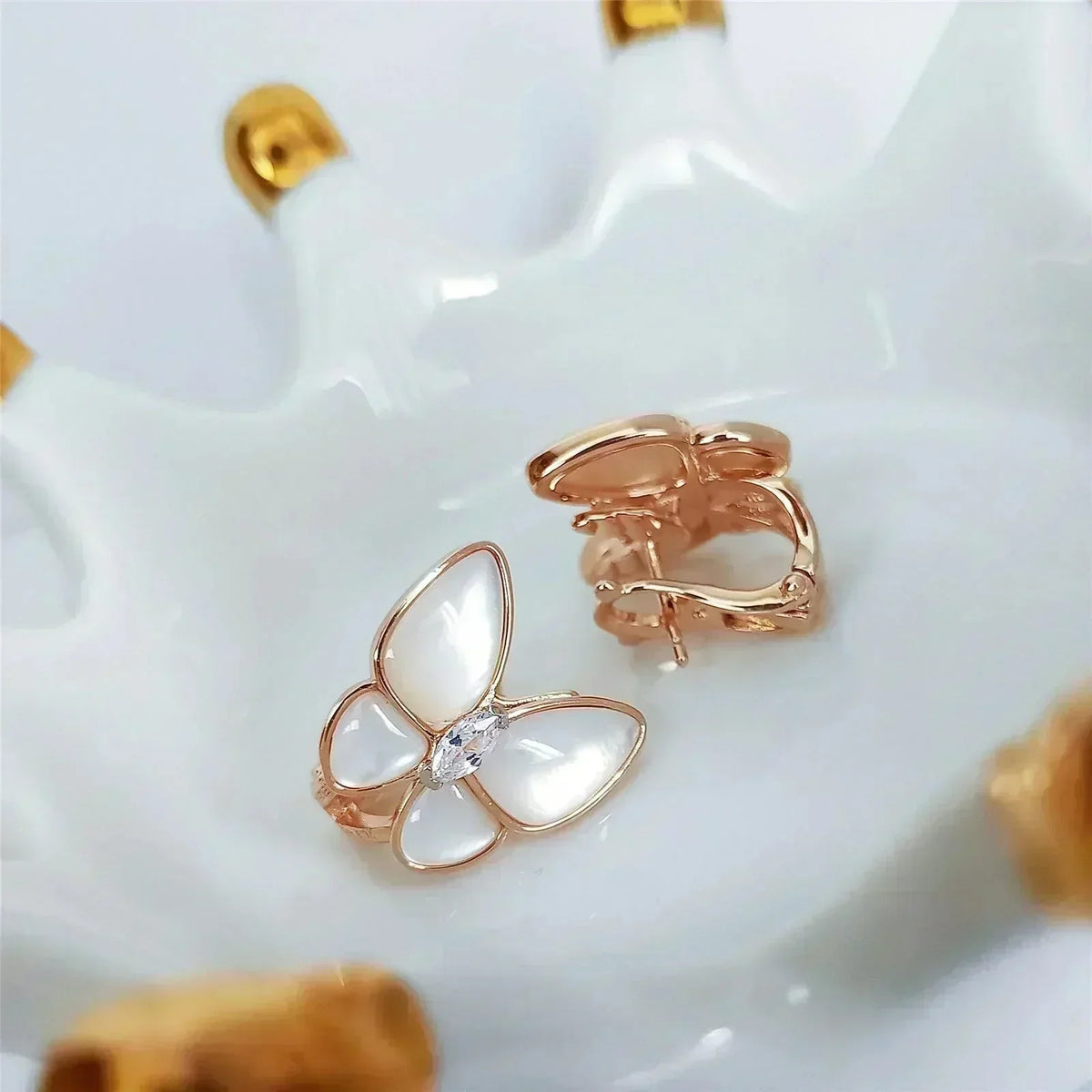 [⭐Aura ]BUTTERFLY MOP DIAMOND EARRINGS