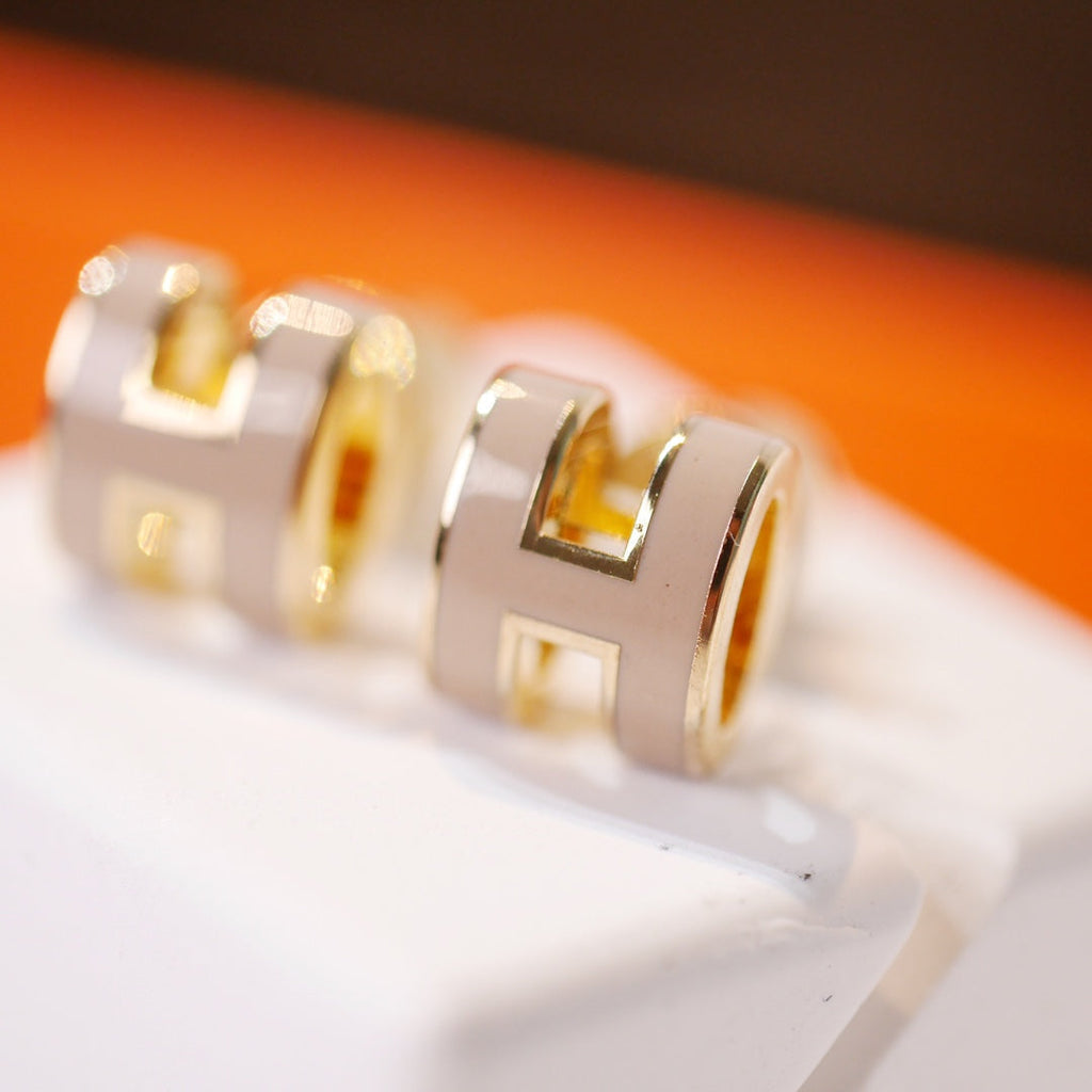 Aura MINI POP H GOLD EARRINGS GREY