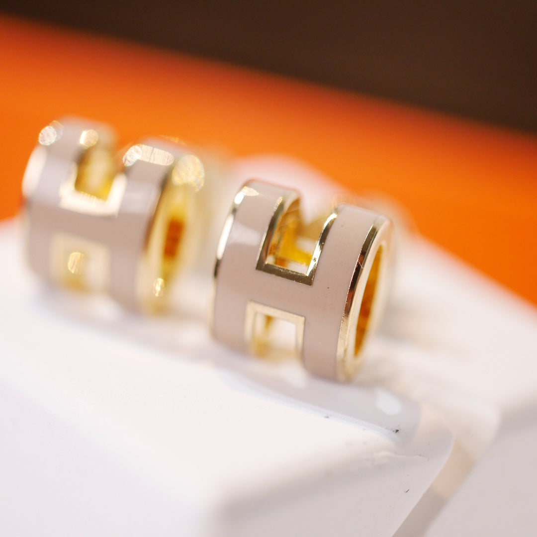 Aura MINI POP H GOLD EARRINGS GREY