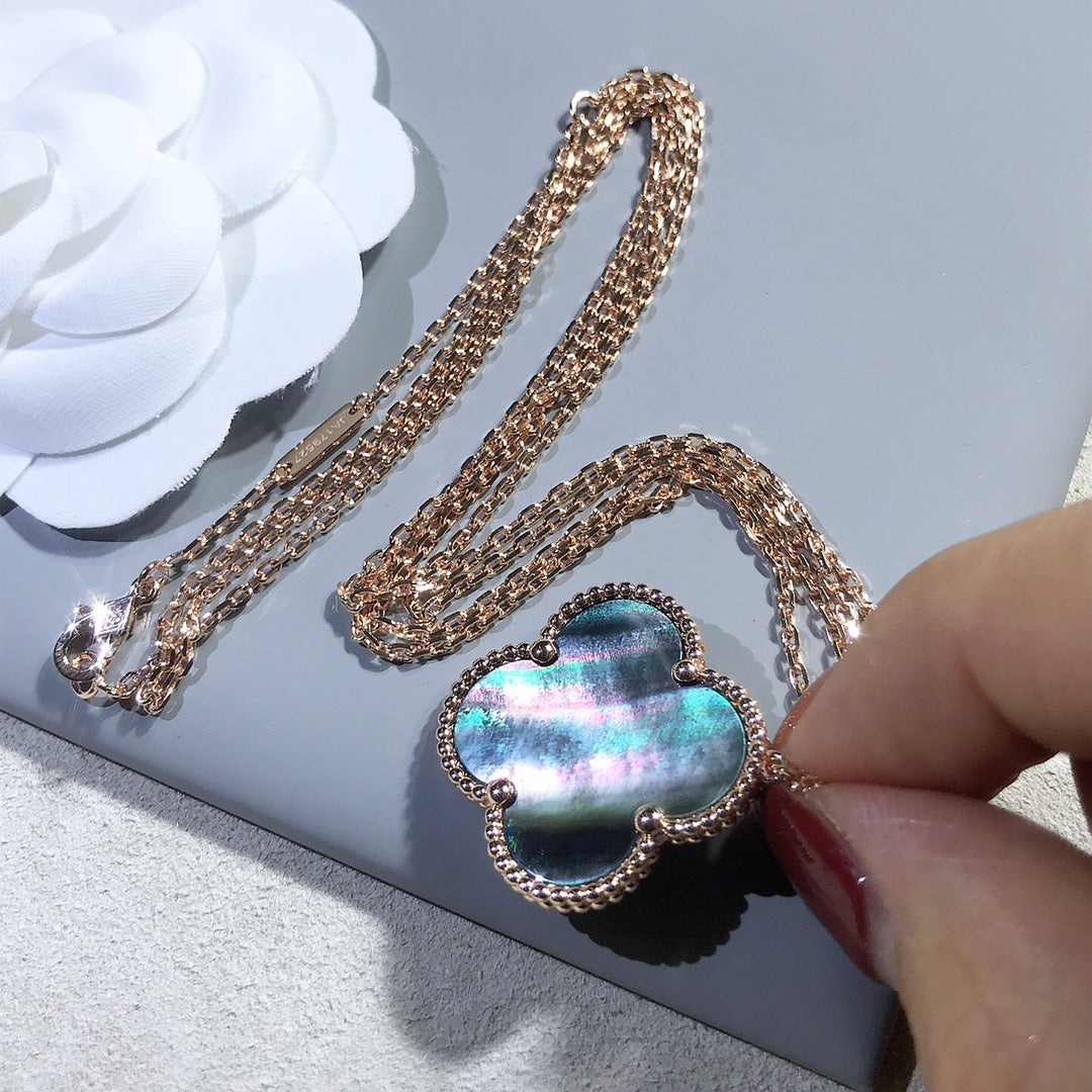 Aura CLOVER 25MM GOLD DARK MOP BIG CLOVER NECKLACE