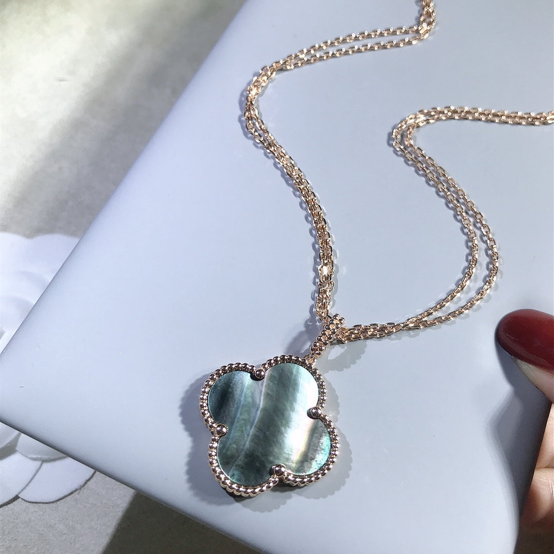 Aura CLOVER 25MM GOLD DARK MOP BIG CLOVER NECKLACE