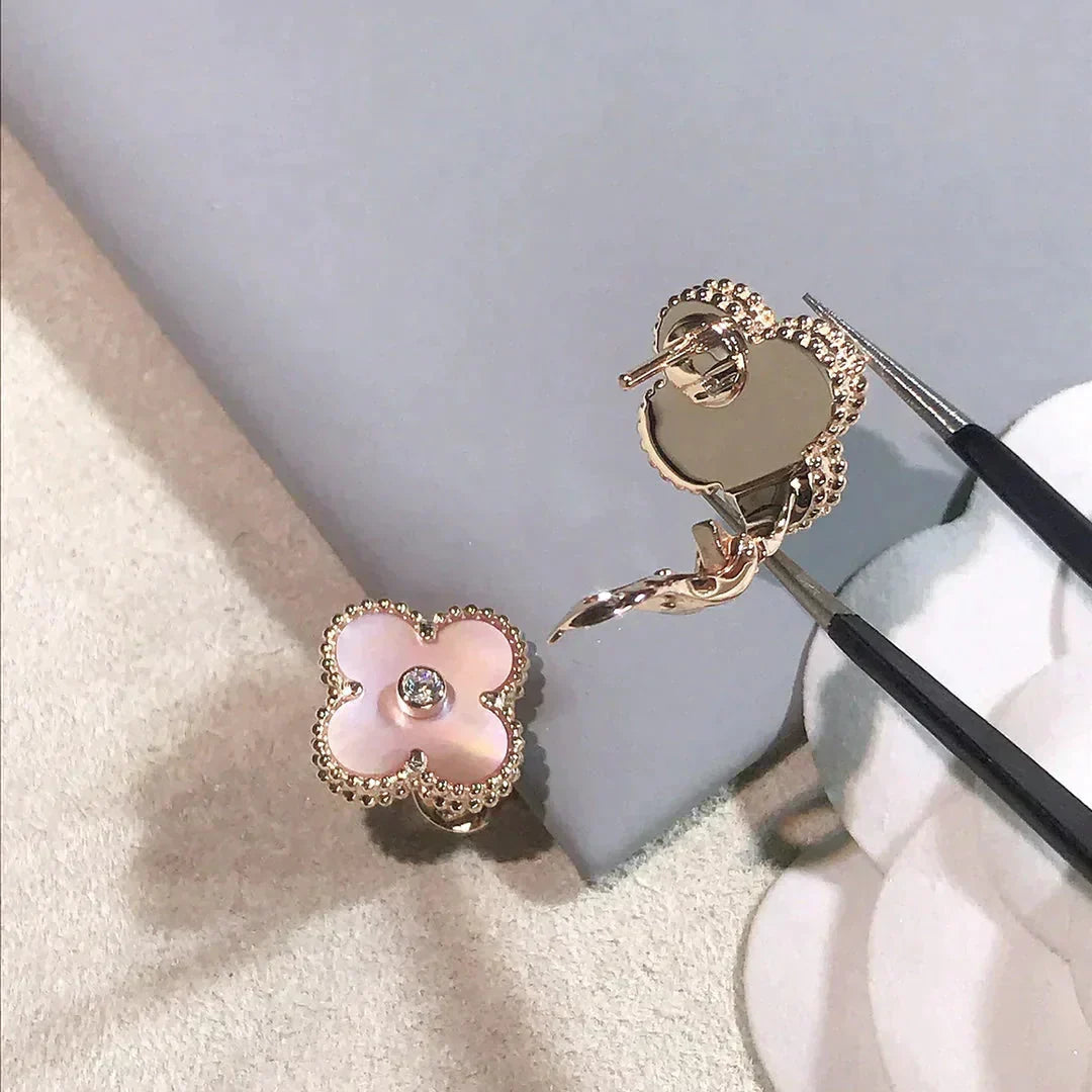 Aura CLOVER MEDIUM 1 MOTIFS  PINK MOP DIAMOND EARRINGS