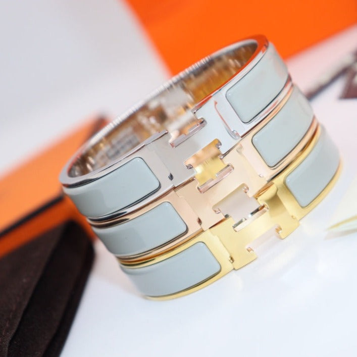Aura H LIGHT BLUE BRACELET