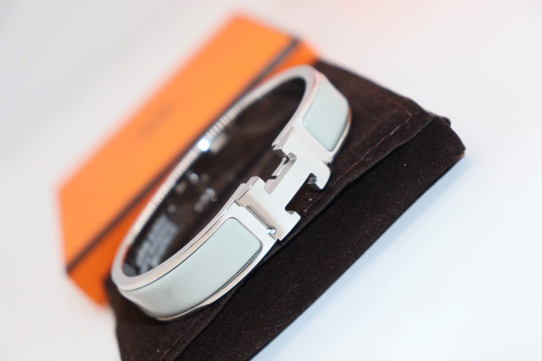 Aura H LIGHT BLUE BRACELET