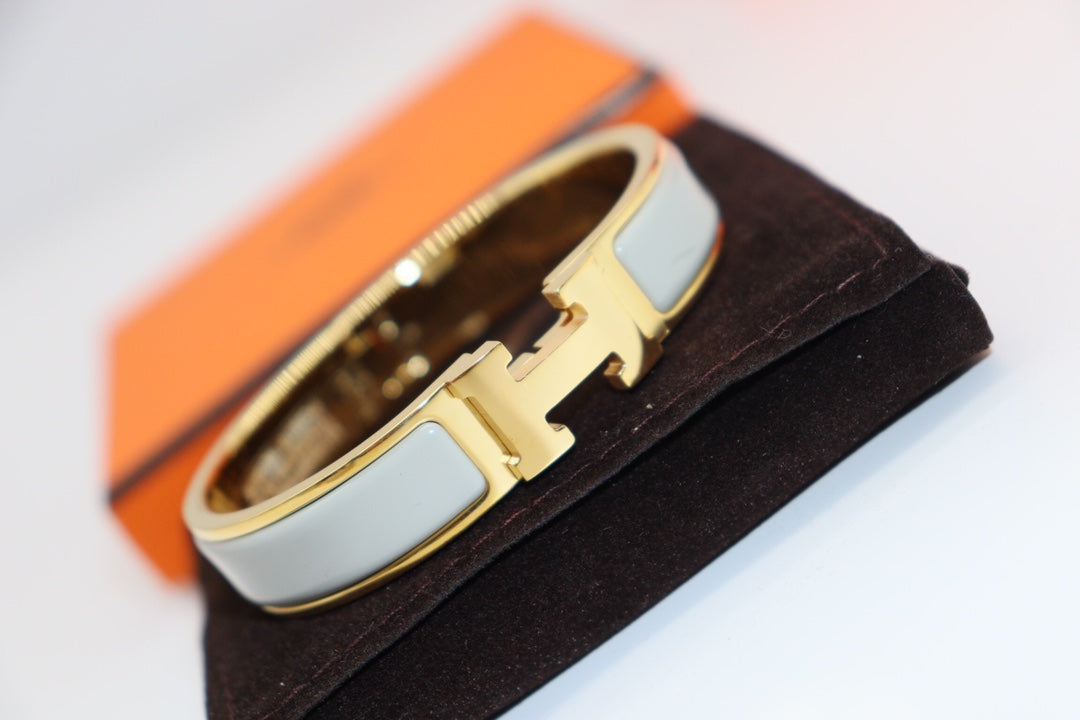 Aura H LIGHT BLUE BRACELET