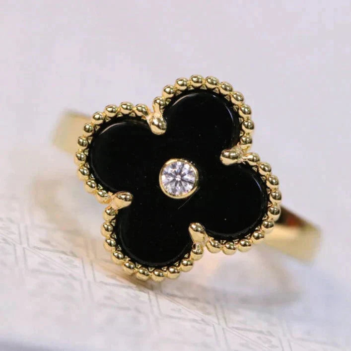 Aura CLOVER ONYX RING GOLD DIAMOND