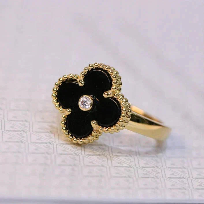 Aura CLOVER ONYX RING GOLD DIAMOND