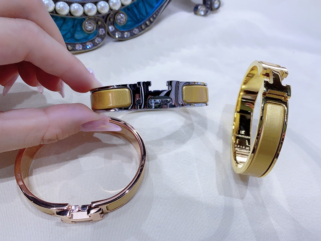 Aura H CHAMPAGNE BRACELET