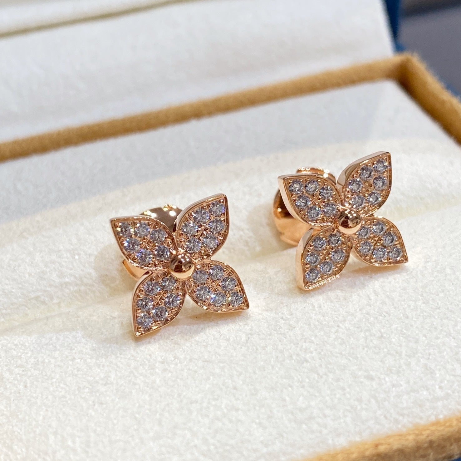 Aura STAR DIAMOND EARRINGS