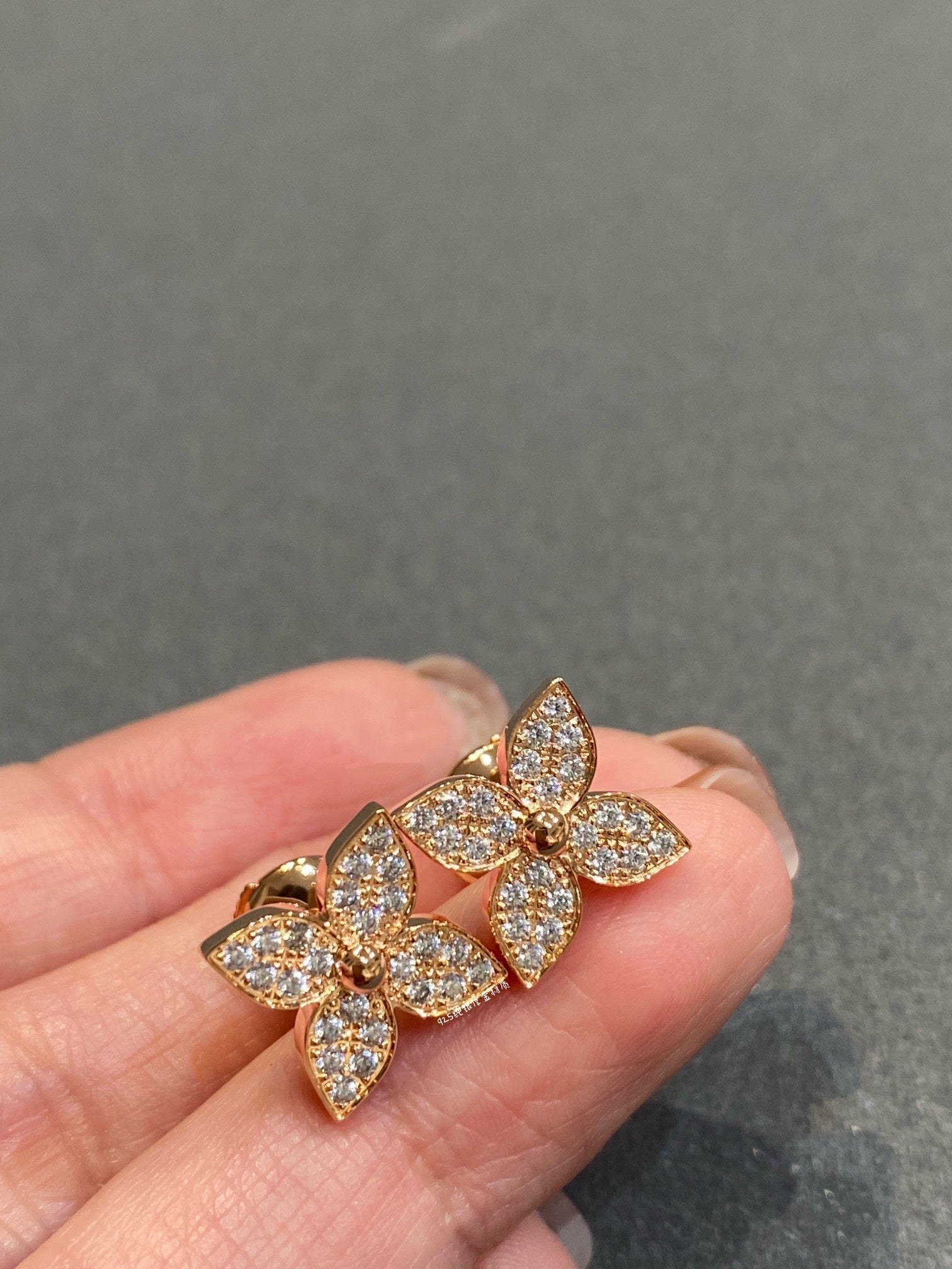 Aura STAR DIAMOND EARRINGS