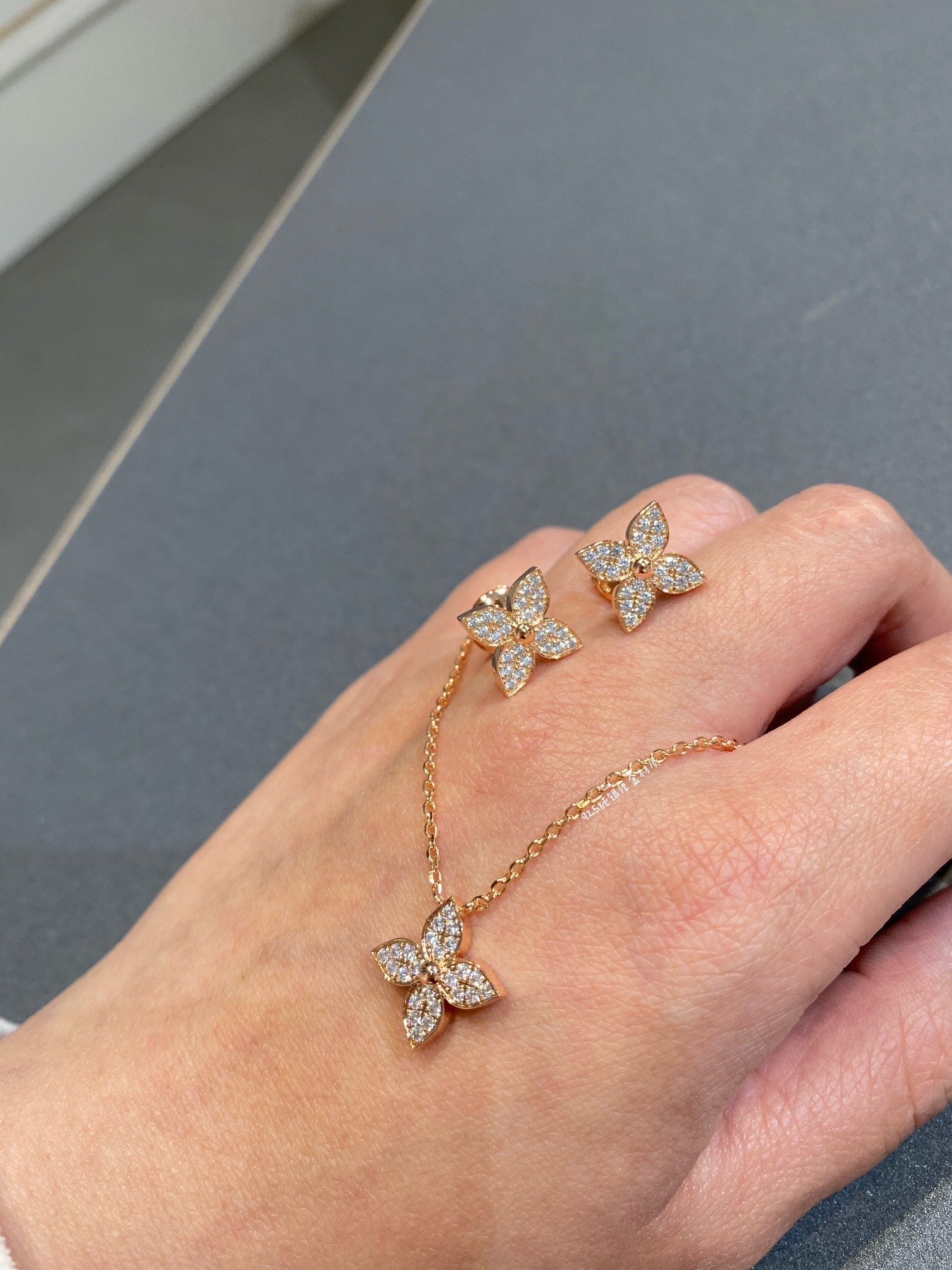 Aura STAR DIAMOND NECKALCE