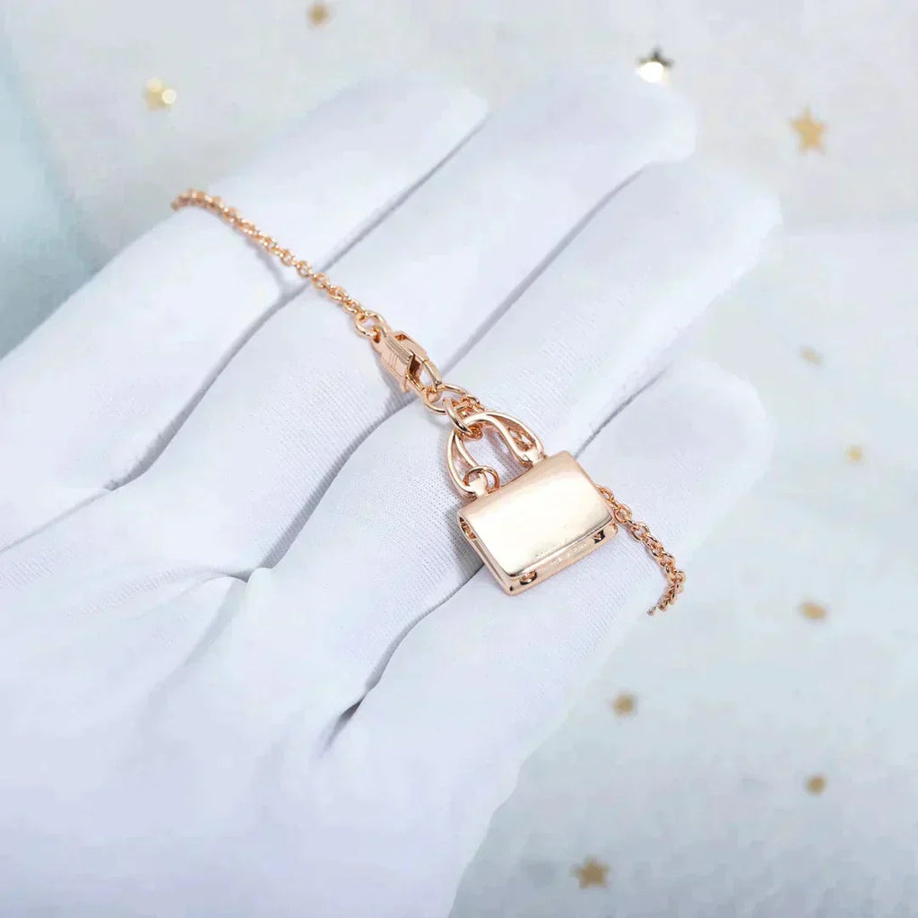 Aura AMULETTE PEDANT ROSE GOLD NECKLACE