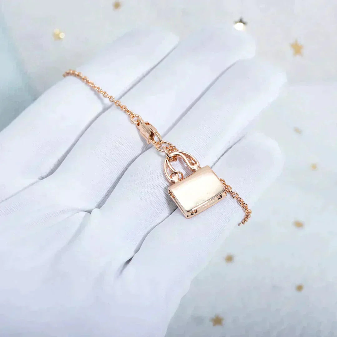Aura AMULETTE PEDANT ROSE GOLD NECKLACE