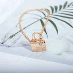 Aura AMULETTE PEDANT ROSE GOLD NECKLACE
