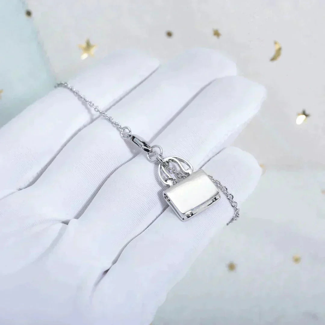Aura AMULETTE PEDANT SILVER NECKLACE
