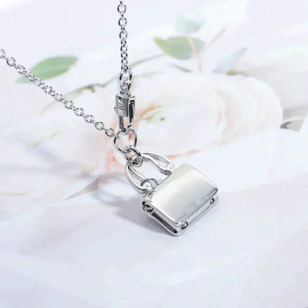 Aura AMULETTE PEDANT SILVER NECKLACE