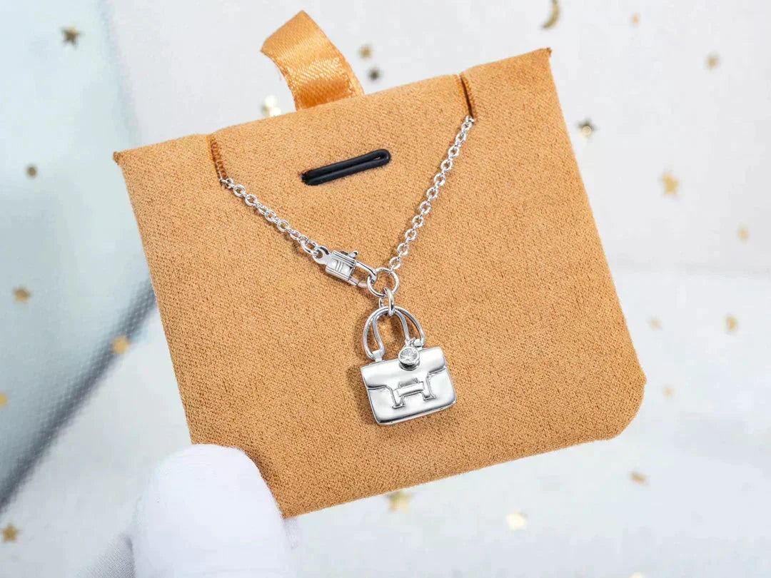 Aura AMULETTE PEDANT SILVER NECKLACE