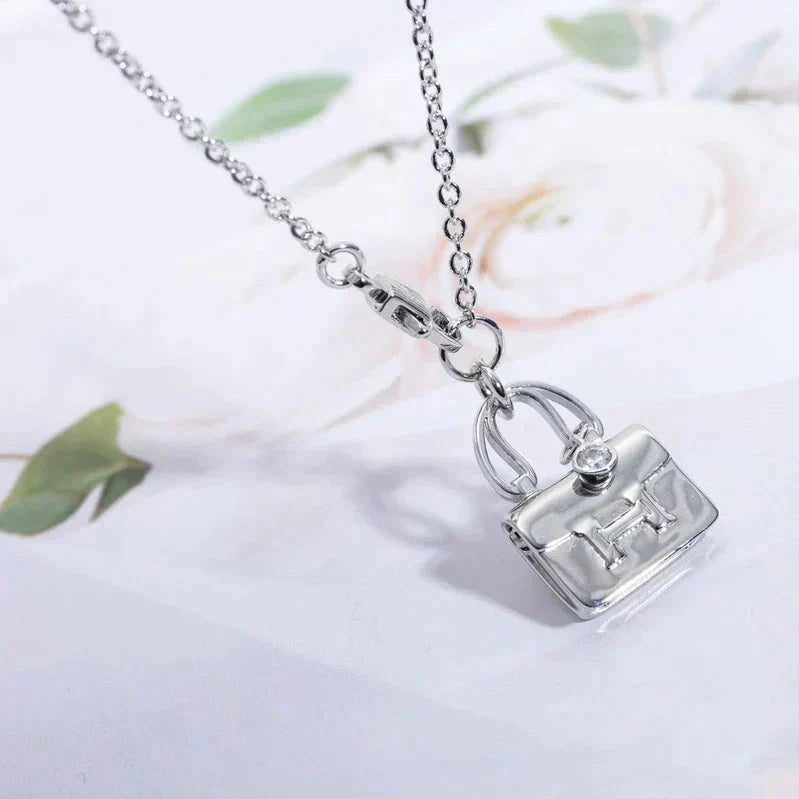 Aura AMULETTE PEDANT SILVER NECKLACE