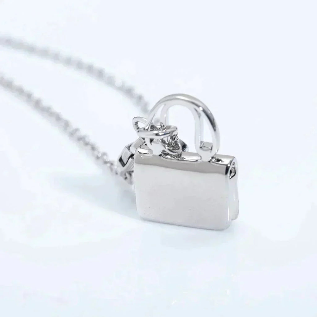 Aura AMULETTE PEDANT SILVER NECKLACE