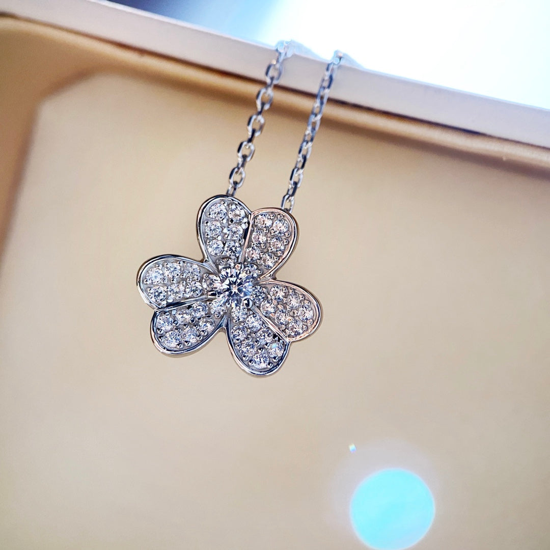 Aura CLOVER DIAMOND NECKLACE SILVER