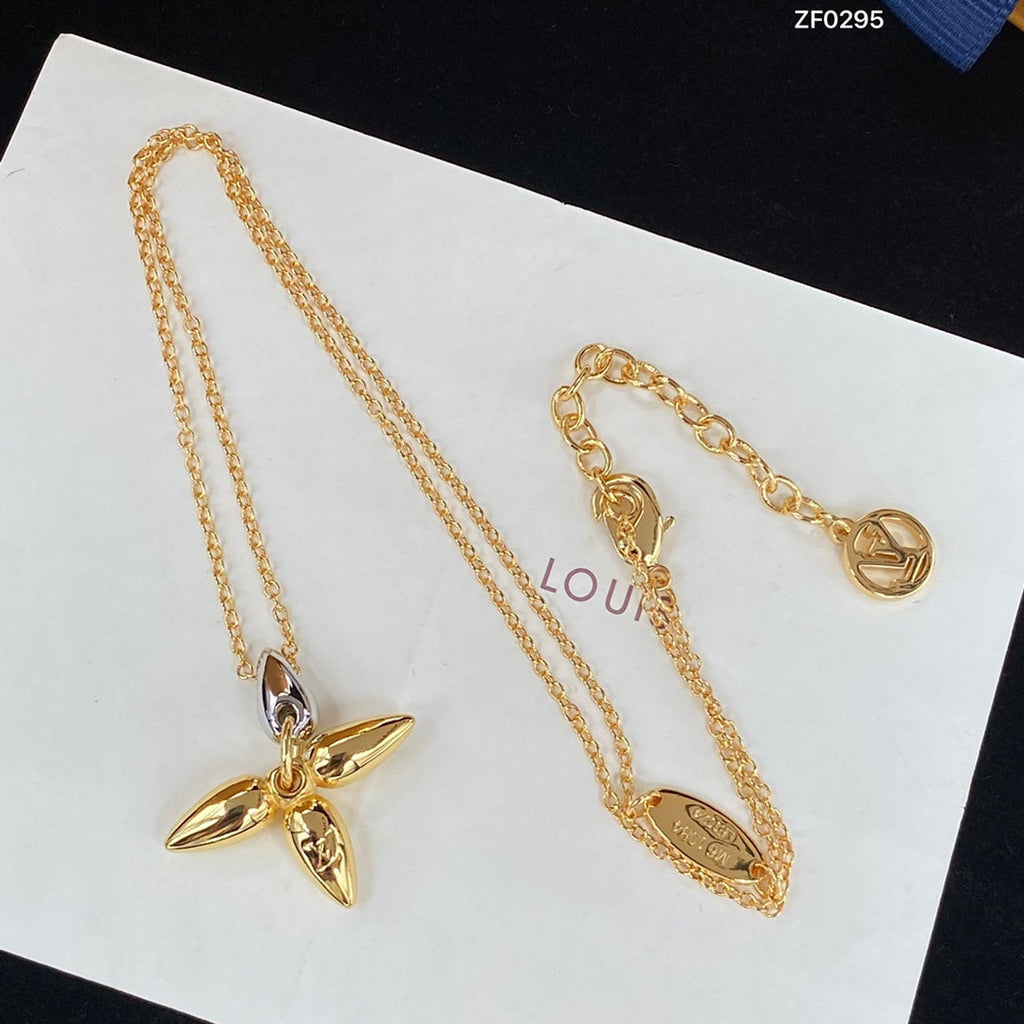 Aura LOUISETTE PEDANT GOLD NECKLACE