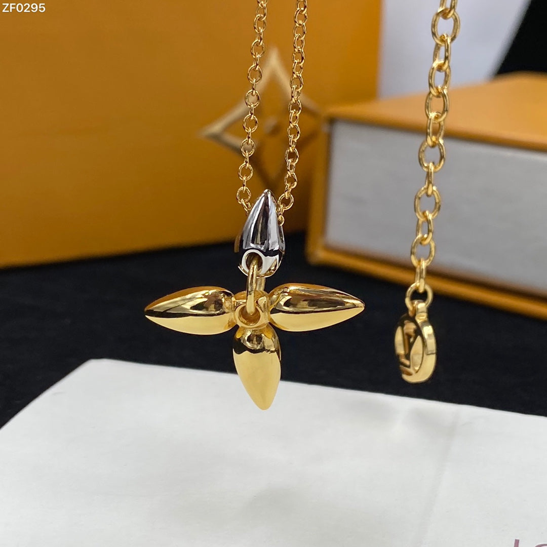 Aura LOUISETTE PEDANT GOLD NECKLACE