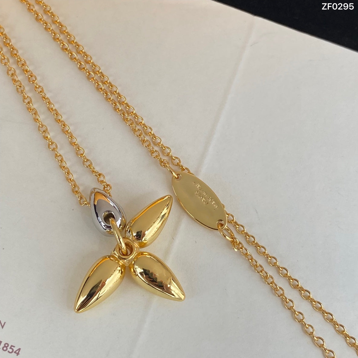 Aura LOUISETTE PEDANT GOLD NECKLACE