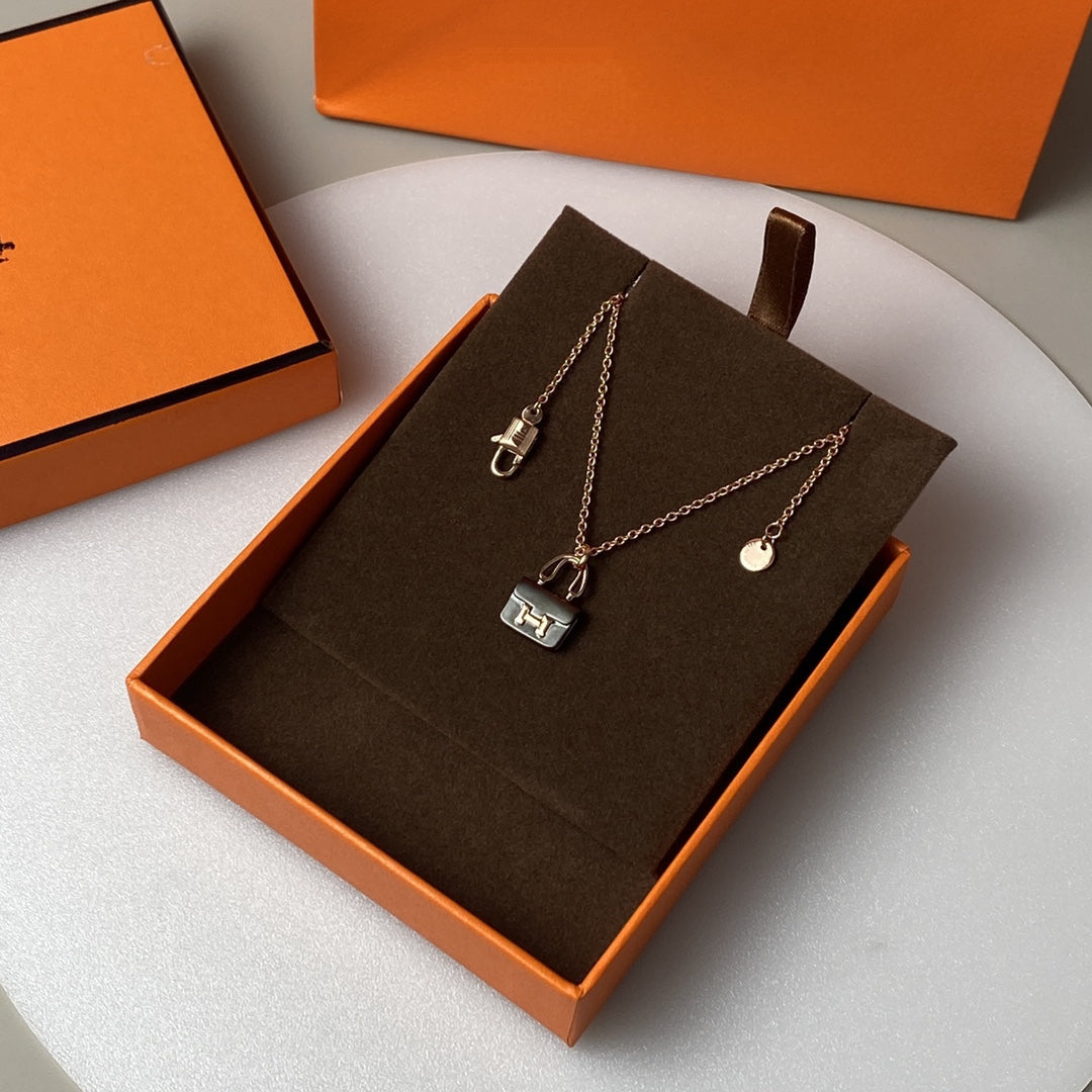 Aura CONSTANCE BLACK PEDANT PINK GOLD NECKLACE