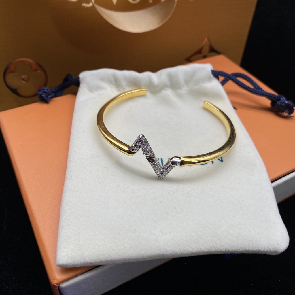 Aura VOLTE UPSITE DOWN DIAMOND GOLD OPEN BRACELET
